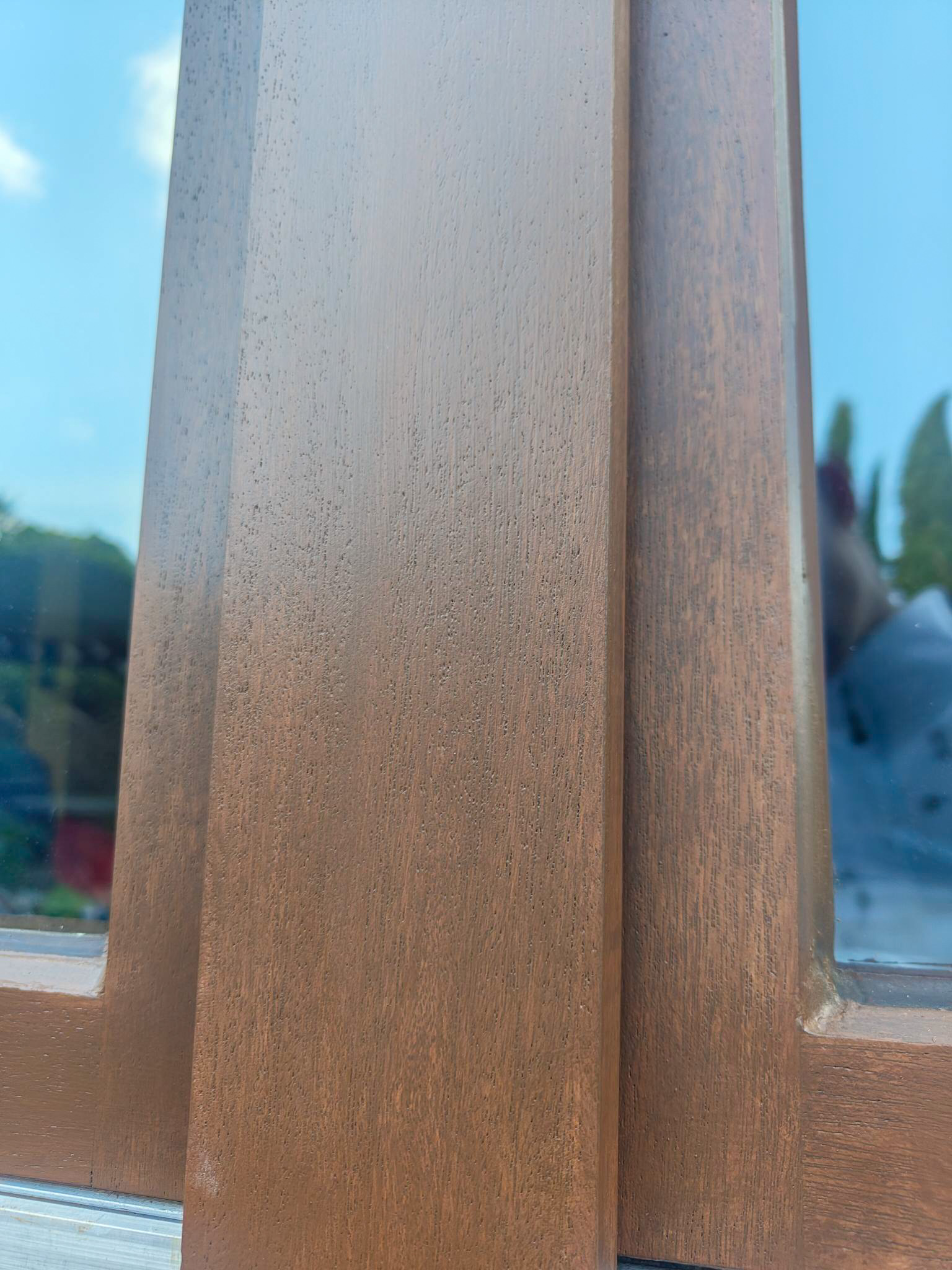 Haustür und Fenster mit Lasur