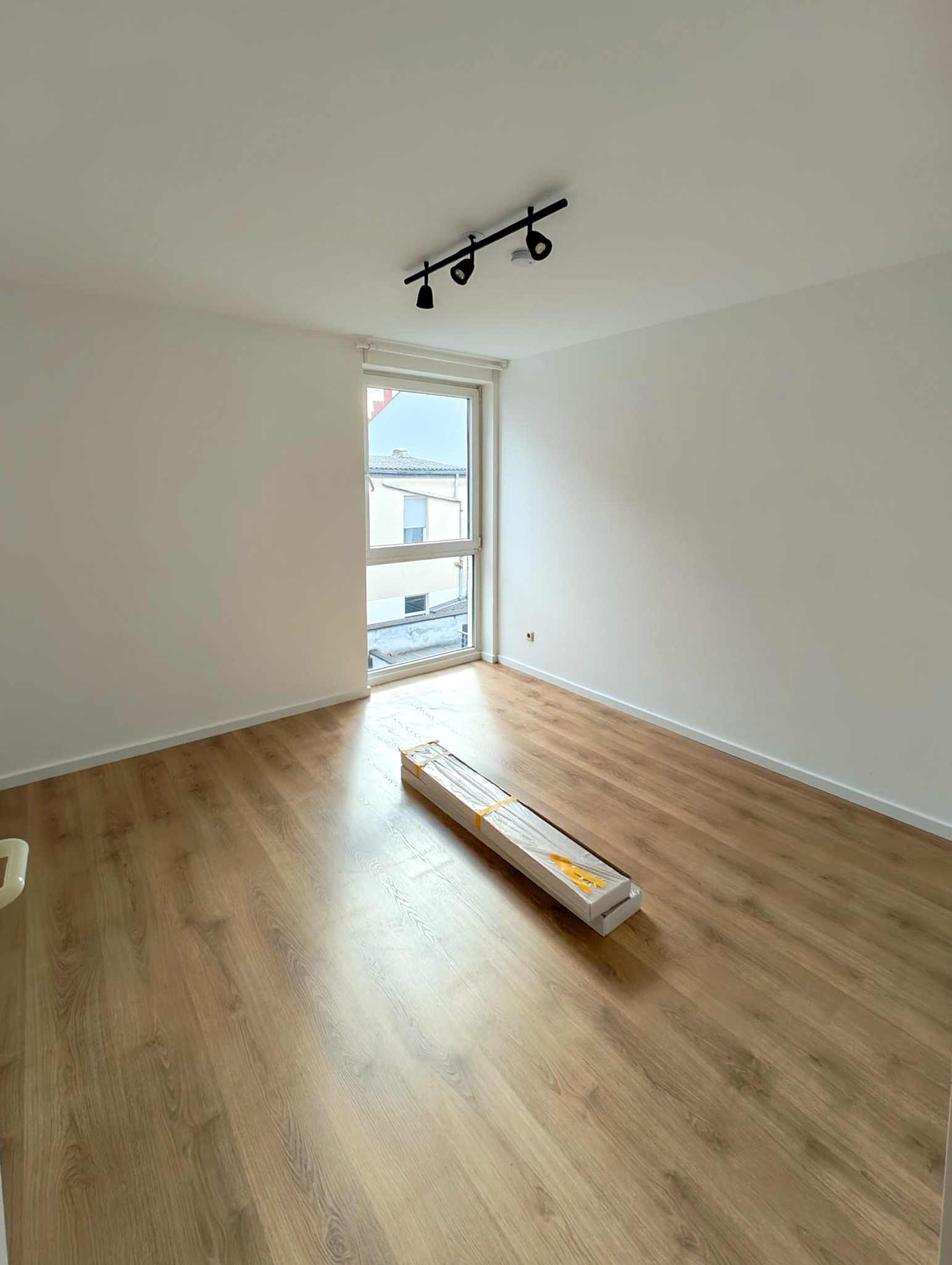 Rundumsanierung mit edlem Laminat